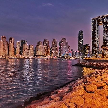 Seaview Beach Hostel Jbr - Walk To Beach - Gym - Pool - Metro Station Dubai Bagian luar foto