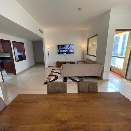 Seaview Beach Hostel Jbr - Walk To Beach - Gym - Pool - Metro Station Dubai Bagian luar foto
