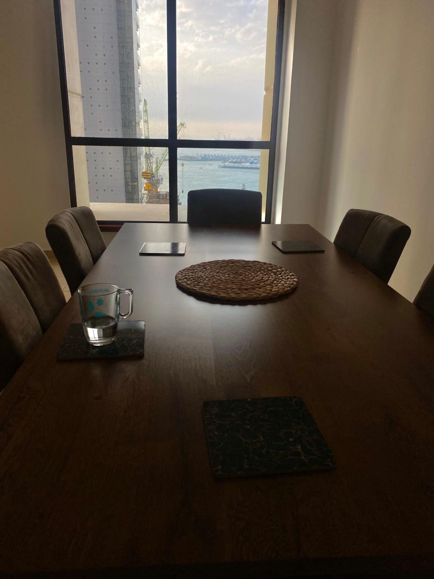 Seaview Beach Hostel Jbr - Walk To Beach - Gym - Pool - Metro Station Dubai Bagian luar foto