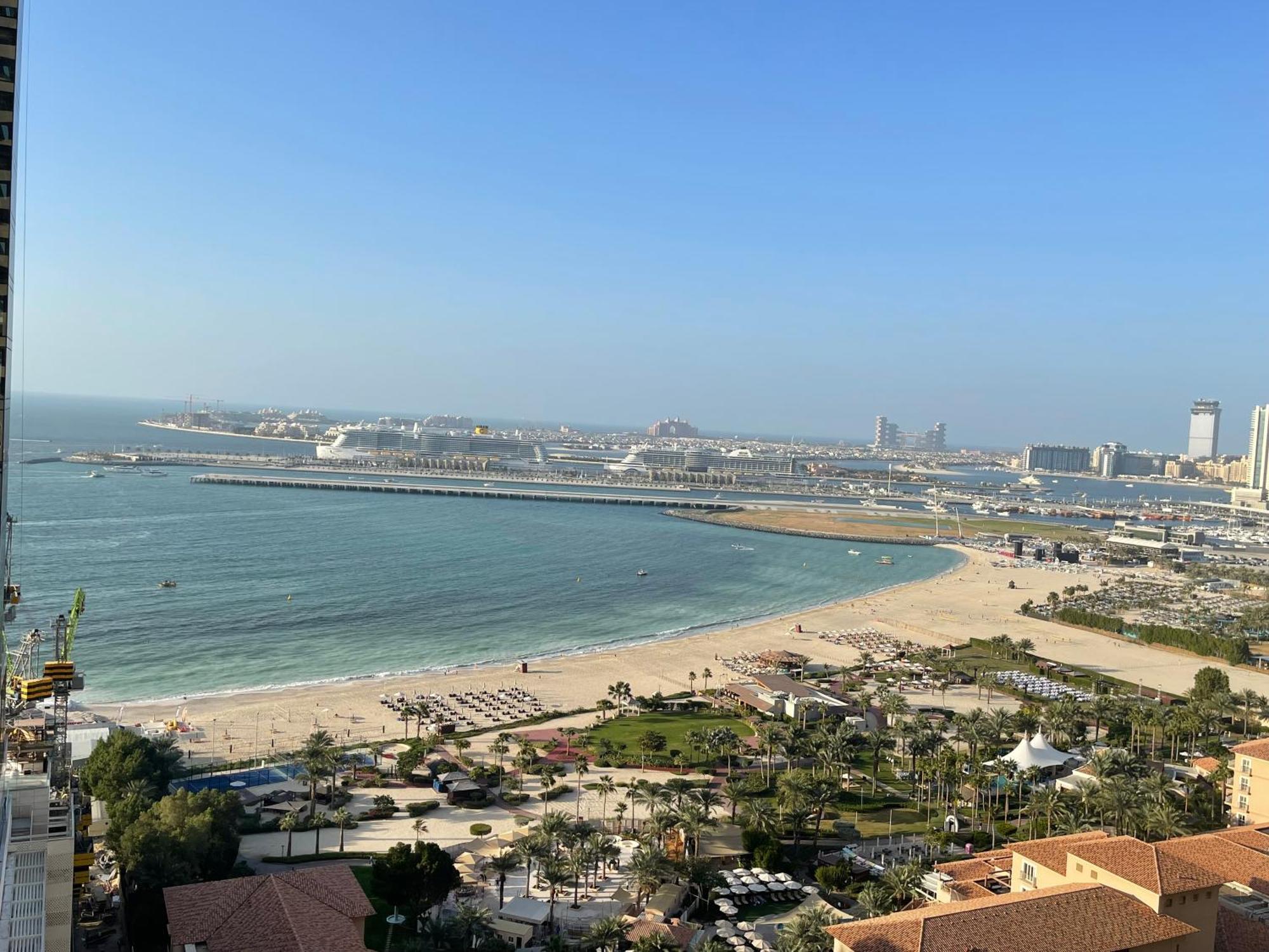 Seaview Beach Hostel Jbr - Walk To Beach - Gym - Pool - Metro Station Dubai Bagian luar foto