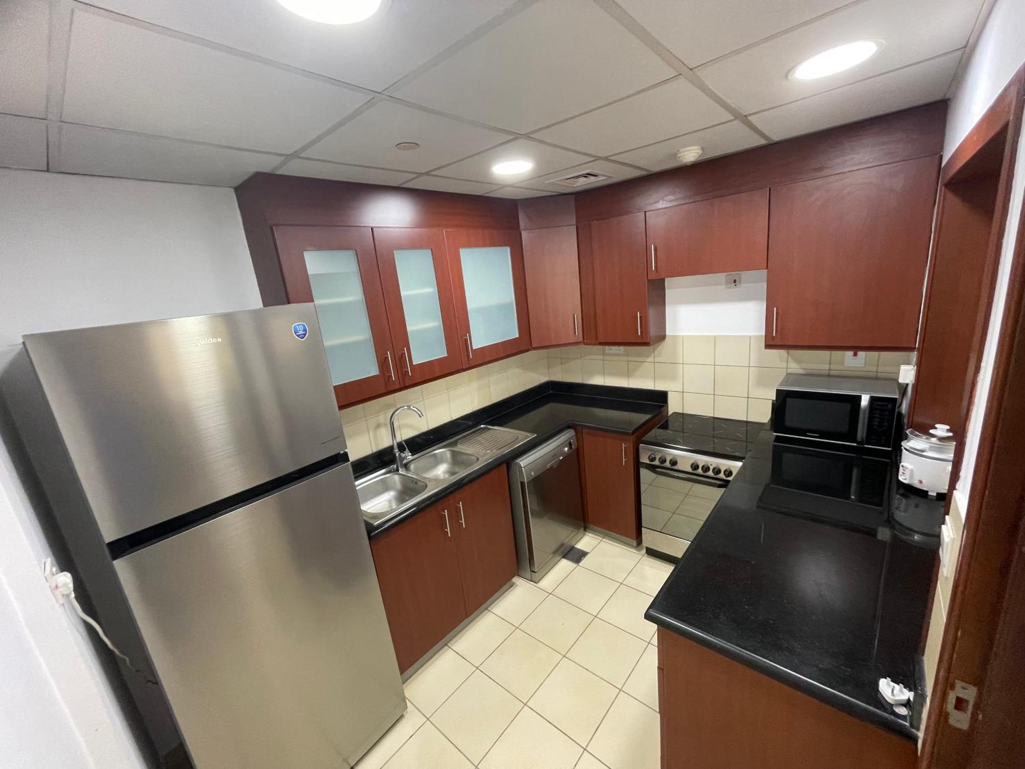 Seaview Beach Hostel Jbr - Walk To Beach - Gym - Pool - Metro Station Dubai Bagian luar foto