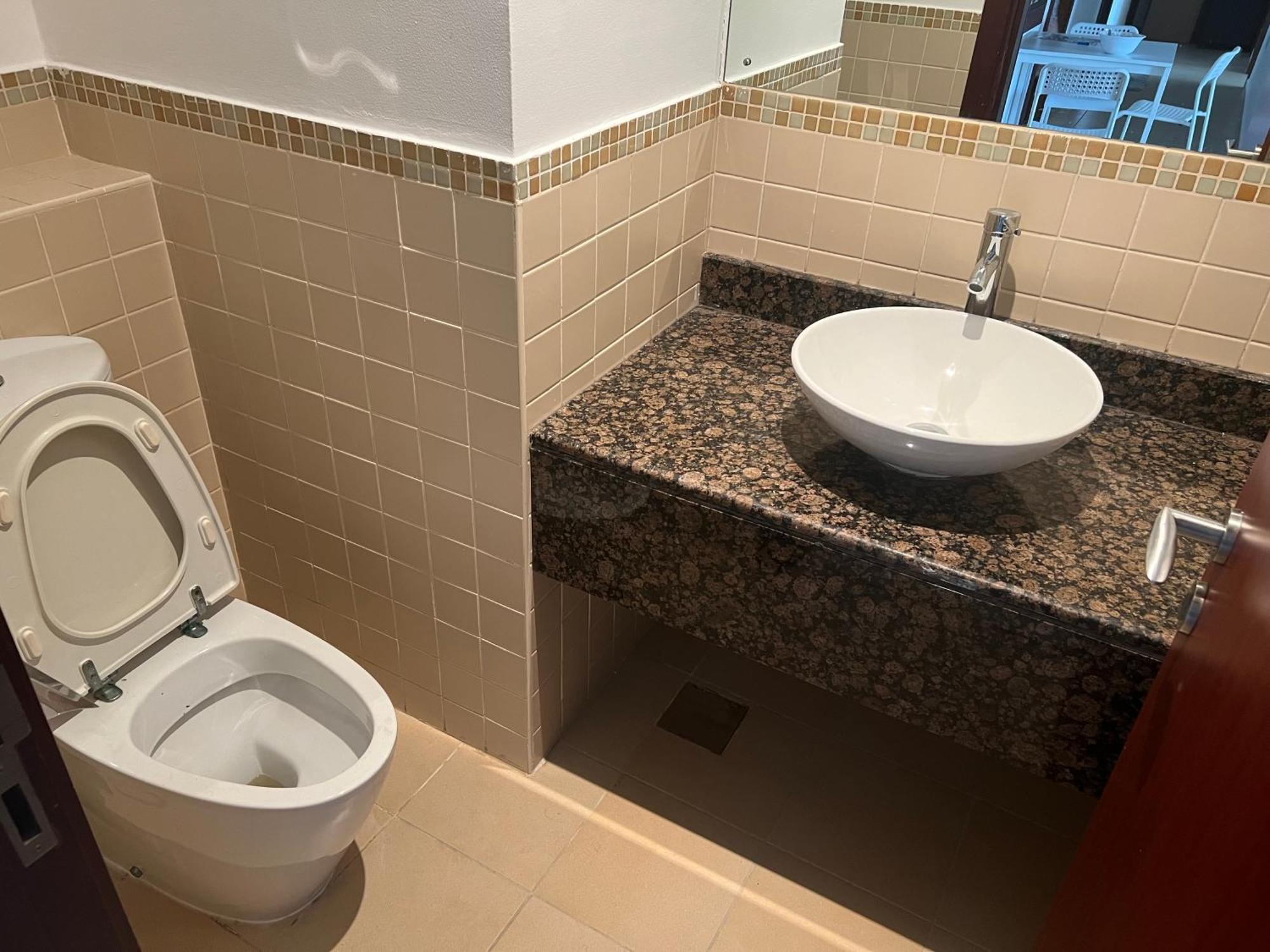 Seaview Beach Hostel Jbr - Walk To Beach - Gym - Pool - Metro Station Dubai Bagian luar foto