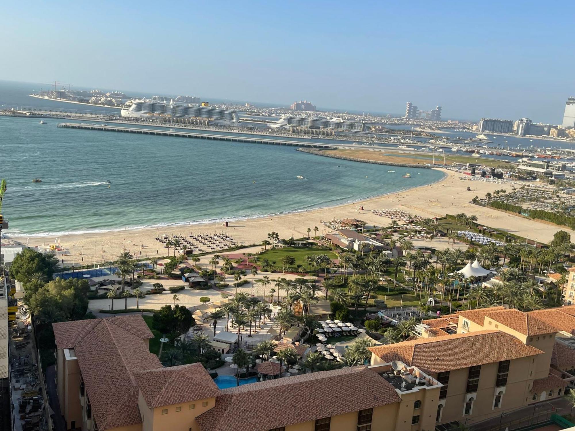 Seaview Beach Hostel Jbr - Walk To Beach - Gym - Pool - Metro Station Dubai Bagian luar foto