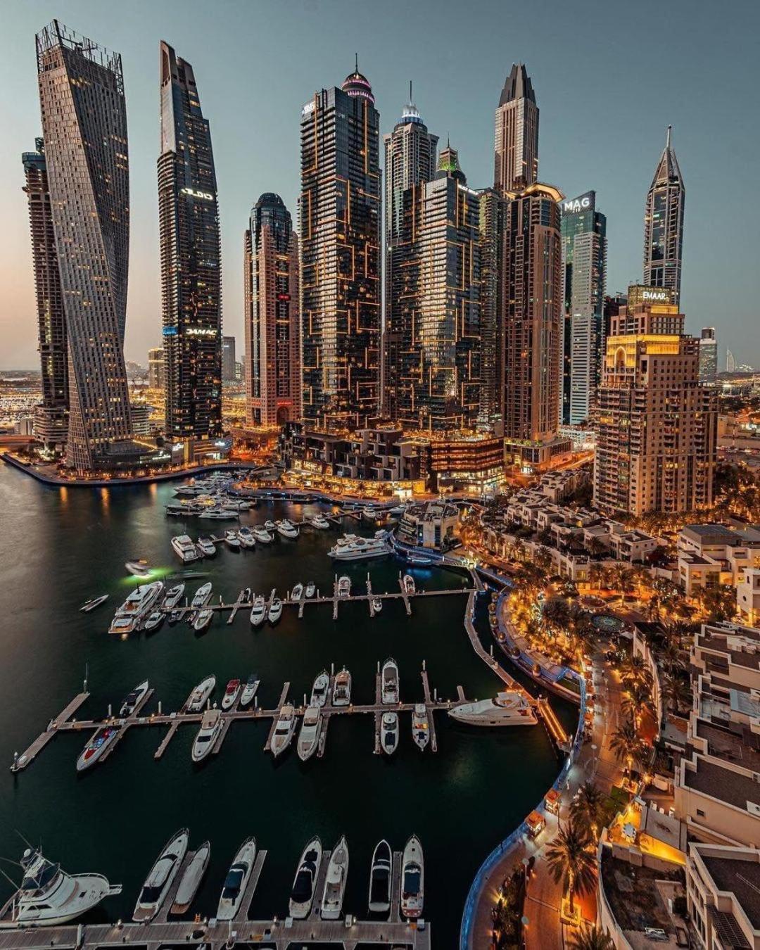 Seaview Beach Hostel Jbr - Walk To Beach - Gym - Pool - Metro Station Dubai Bagian luar foto